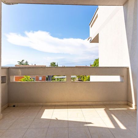 Apartment Demo Малинска Экстерьер фото