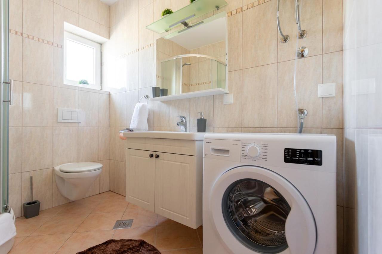 Apartment Demo Малинска Экстерьер фото