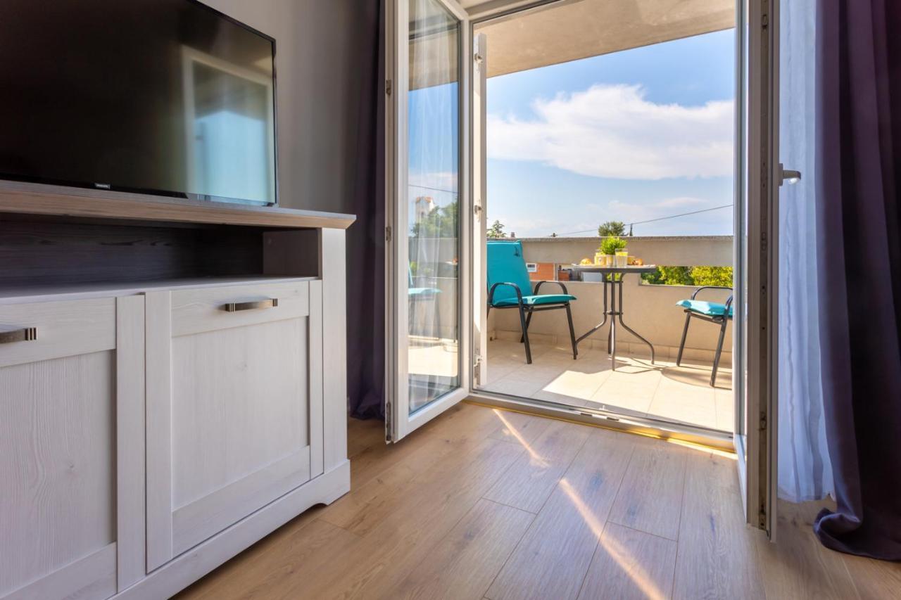 Apartment Demo Малинска Экстерьер фото