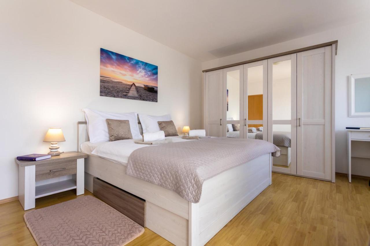 Apartment Demo Малинска Экстерьер фото