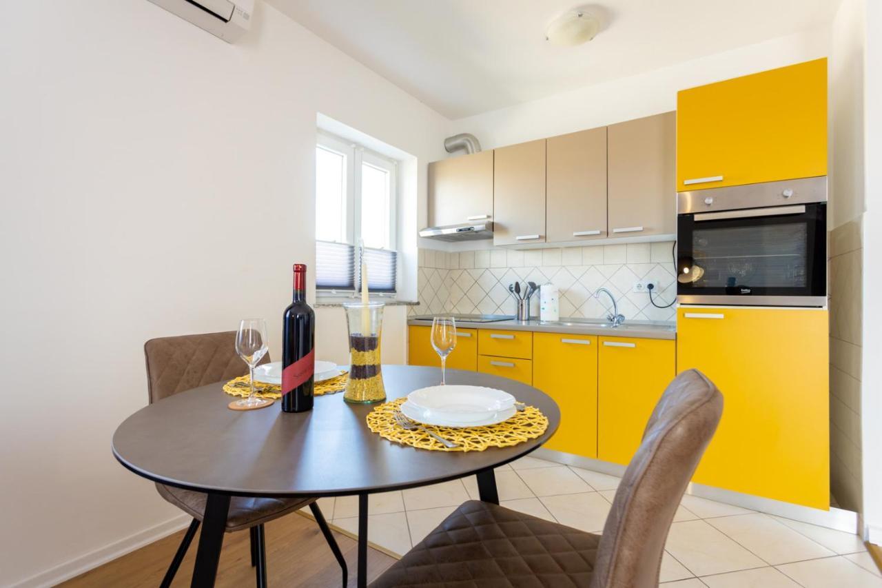 Apartment Demo Малинска Экстерьер фото