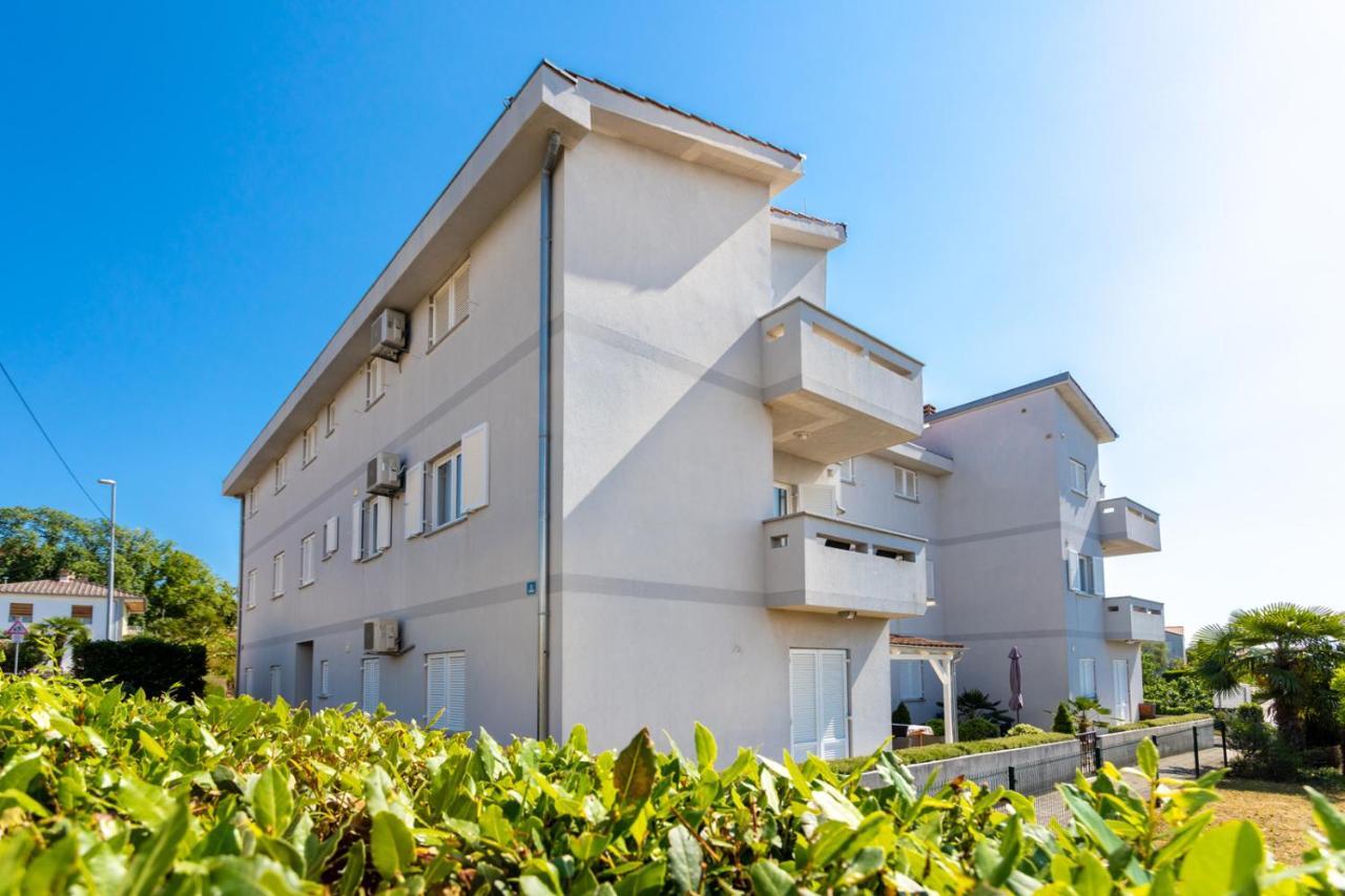 Apartment Demo Малинска Экстерьер фото