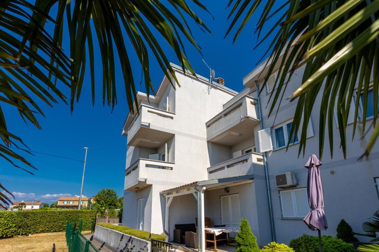 Apartment Demo Малинска Экстерьер фото