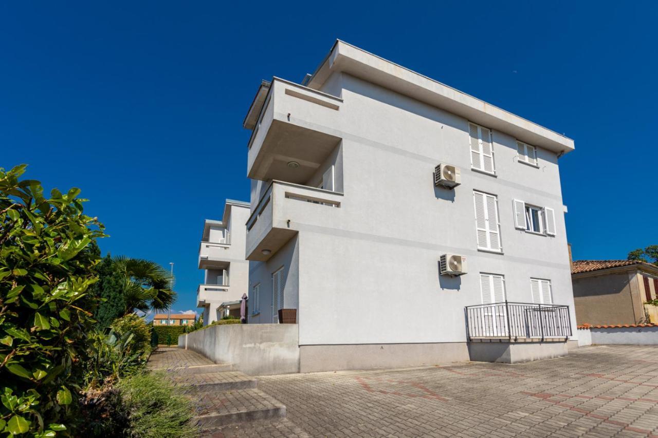 Apartment Demo Малинска Экстерьер фото