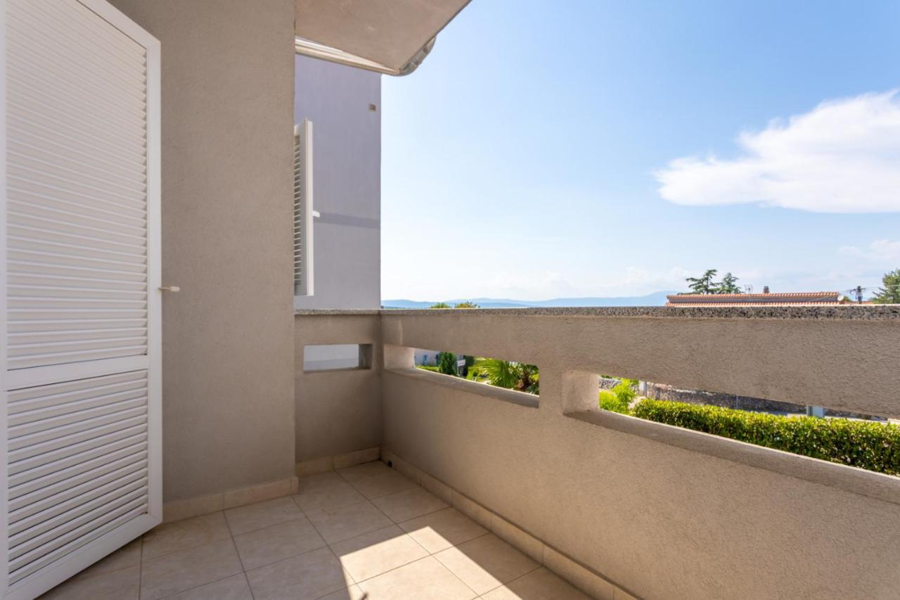 Apartment Demo Малинска Экстерьер фото
