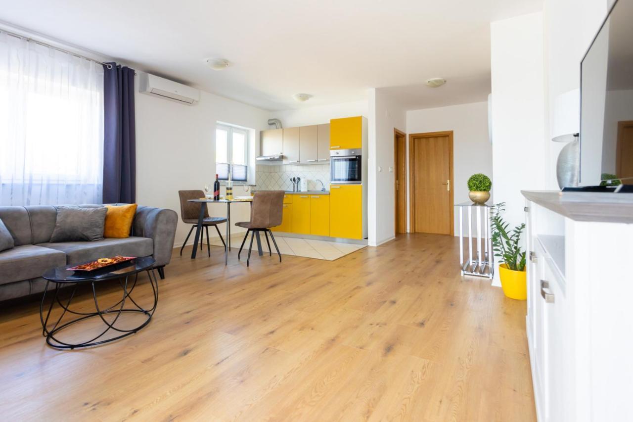 Apartment Demo Малинска Экстерьер фото