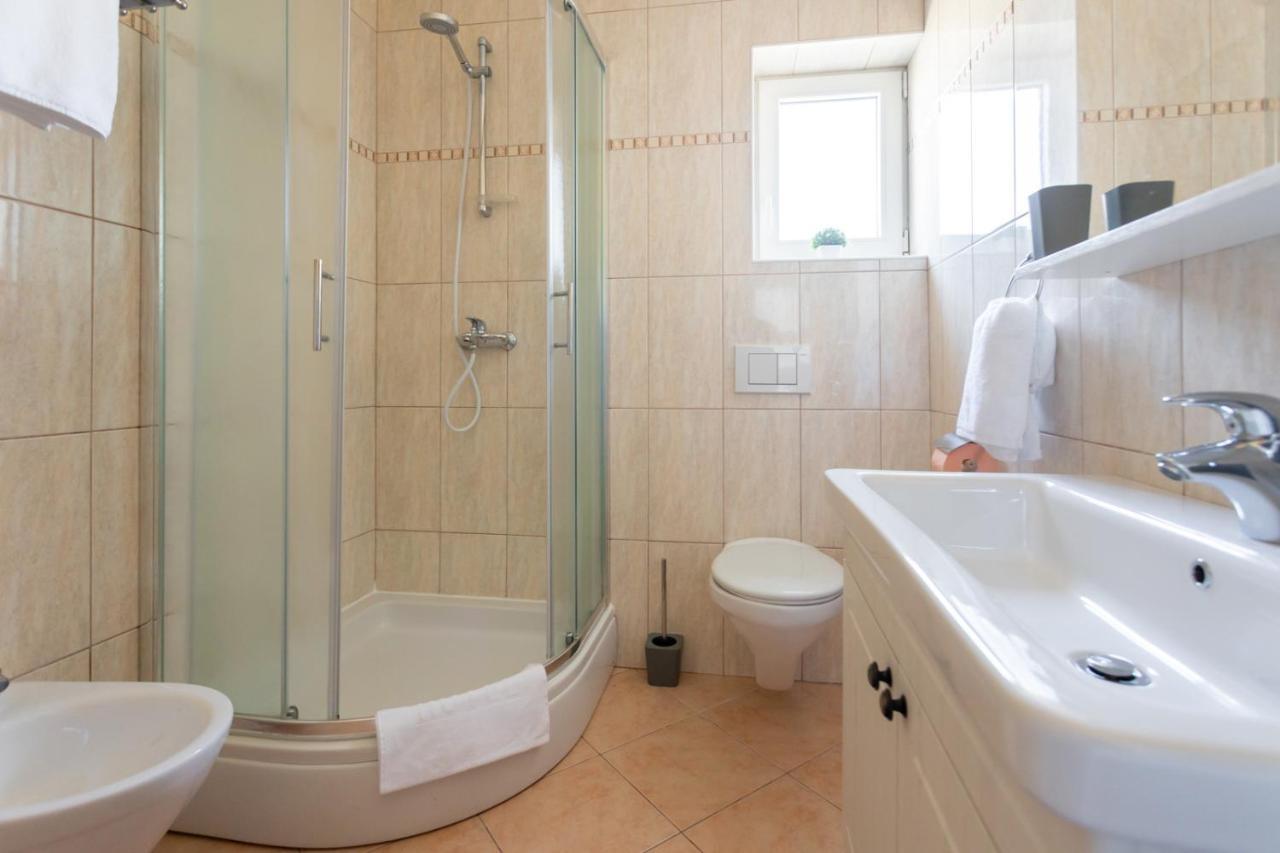Apartment Demo Малинска Экстерьер фото